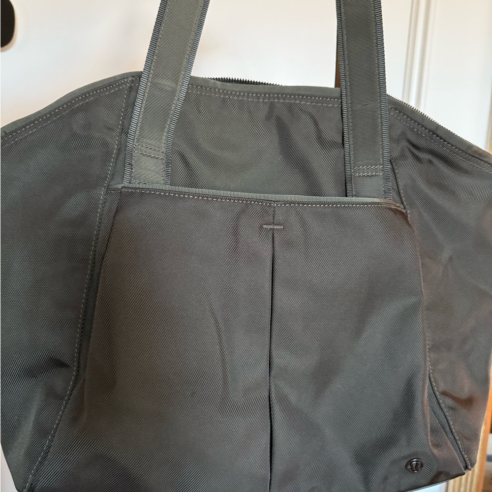 Lululemon Athletica Gray and Green Tote Bag with Sturdy Design
